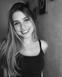 Larissa Booker's Instagram, Twitter & Facebook