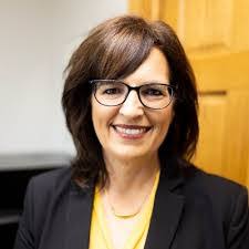 Lisa Meints's Instagram, Twitter & Facebook