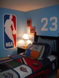 Top bedroom decorating trends of 2020 present a delightful mix of different things ranging from enchanting bohemian charm that takes you back in time to the popular wood and white movement that seems to be the path towards a more relaxing future. 44 Basketball Bedroom Ideas Boys Room Or Man Cave Diy Basketball Bedroom Basketball Room Bedroom Themes