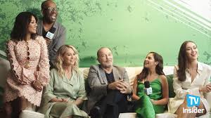 Fear The Walking Dead Cast On Alicia S Really Bad Turn Taking Risks More Video Tv Insider Ким диккенс, клифф кертис, фрэнк диллэйн и др. fear the walking dead cast on alicia s