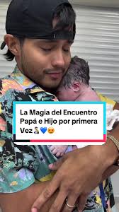 Amor De Padre Y Hijo Recién Nacido