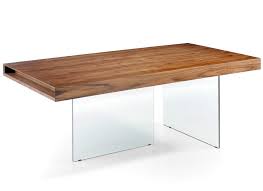 designer table moderne bois noyer et pieds verre trempe zooka 200 cm lestendances fr table moderne buffet bois table bois