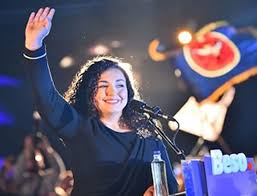 Me zgjedhjen e zonjës vjosa osmani si presidente, vullneti qytetar i shprehur në referendumin e 14 shkurtit u mishërua në formën e duhur duke përmbyllur kështu formimin e institucioneve të reja. Vjosa Osmani Presidente E Vendit Ja Si Dhe Kur Mund Te Ndodh Gazeta E Re