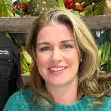 Julie Pearsall's Instagram, Twitter & Facebook