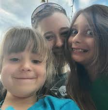 Is there a free or low-cost secular homeschool curriculum for a  third-grader?