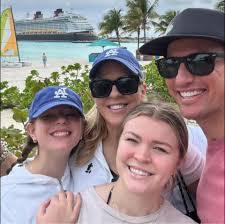 Bruce Menefee's Instagram, Twitter & Facebook