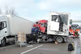 Nach einem unfall ist die autobahn 9 zwischen pfaffenhofen und allershausen in richtung münchen am mittwochmorgen zunächst komplett gesperrt. Schrecklicher A9 Unfall Bei Ingolstadt Ein Toter Zwei Schwerverletzte Pfaffenhofen Today