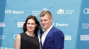 Näytä lisää sivusta zinedine zidane #5 facebookissa. Kommunikationsforscher Zum Dokumentarfilm Kroos Ein Film Fur Puristen Archiv