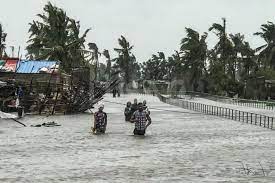 Tropical cyclone eloise hit central mozambique on saturday, packing winds of up to 150 kilometres (93 miles) per hour and torrential rain. Ein Weiterer Zyklon Mit Namen Eloise Hat Beira Verwustet Abgedeckte Hauser Und Uberschwemmungen Viele Sind Ins Dream Zentrum Gefluchtet News Gemeinschaft Sant Egidio