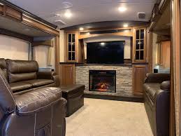 Fifth wheels come in numerous different layouts, and you're bound to find one that fits your personality and needs. 2016 Keystone Montana Fifth Wheel Rental In Gulf Breeze Fl Outdoorsy
