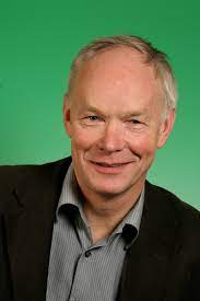 Bardufosshallen for å lytte til unge, engasjerte politikere. Fil Per Olaf Lundteigen Senterpartiet Jpg Wikipedia