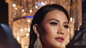 Whulandary Herman Sabet Gelar Puteri Indonesia 2013