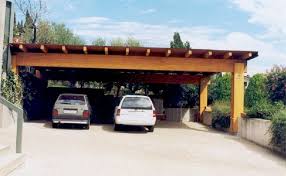 Creiamo uno spazio di tettoia per auto su misura con protezione dagli agenti esterni come pioggia, vento, sole battente. Tettoia 3 Posti Auto In Legno Lamellare Misura 10 X 6 M A Falda Unica Inclinata Carport Carport Designs Carport Garage