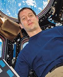 Thomas pesquet from the european space agency (esa) and nasa's shane kimbrough will venture out of the iss at around 14:00 cest on wednesday and sunday (june 20). Thomas Pesquet Festival La Gacilly Baden Photo Viva Latina