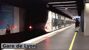 Lyon'da yer alan studio metro gare de vaise, ücretsiz wifi erişimine sahip konaklama birimleriyle hizmet vermektedir. Rer A Paris Gare De Lyon Ratp Mi2n Mi09 Youtube