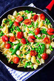 Summer Pasta With Tomatoes And Peas Recipe Vegetarian Dinners Summer Pasta Vegetarian Recipes Easy