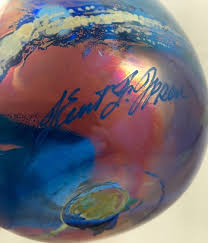 Kent Forrest Ipsen art glass vase, Christmas 1972