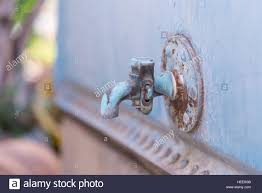 Kann mir der vermieter evtl. Am Alten Stahl Armatur Wasserhahn Rost Auf Stahl Flachen Dof Stockfotografie Alamy
