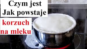 I tu pojawia się odpowiedź na pytanie, dlaczego na mleku tworzy się kożuch. Czym Jest I Jak Powstaje Kozuch Na Mleku Youtube