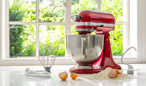 It'll be difficult to fit its bulky shape in any of your cupboards, even if you are inclined to attempt to lift it. Kuchenmaschine Kippbarer Motorkopf 4 8l Artisan 5ksm125 Offizielle Website Von Kitchenaid