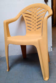 Plastic Chair Painted With Chalk Paint By Annie Sloan Have Been Standing Outside For Nearly 2 Years Fusion Paint Painted Chairs Plastic Chair