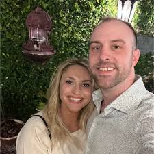 Alex Dakin's Instagram, Twitter & Facebook