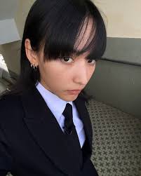 社內相親》陳漢娜Hanna眼鏡娘造型引熱議！曾獲金像獎提名的她原來早已是時尚寵兒！