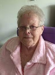 Ellen Winkelman's Instagram, Twitter & Facebook