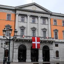 Annecy La Mairie Avec Le Drapeau De La Savoie Annecy Talloires Rhone