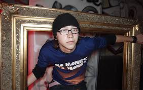 En çok skins'teki efsanevi** sid karakteri ilen biliniyor. Skins Actor Mike Bailey Quits Acting To Become A School Teacher