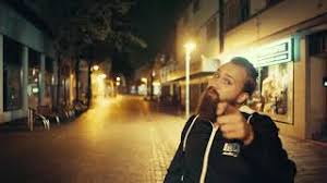 … den ersten blick sind jugendliche politisch gar nicht aktiv. Hochzeit Auf Den Ersten Blick Kandidat Aron Schweizers Rap Bleibt Oberhalb Der Gurtellinie Sinsheim Rnz