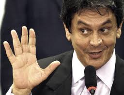 Roberto jefferson is investigated in the fake news inquiry, conducted by alexandre at the federal supreme court, which investigates the spread of false news, offenses and threats against authorities. Roberto Jefferson Volta Ao Comando Do Ptb Congresso Em Foco