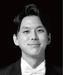 Young-jun Kim (Bass)