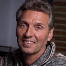 Uwe Ross (@Buchkammer)