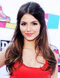 7 Easy Hairstyles That Make Your Face Look Slimmer Princess Hairstyles Easy Hairstyles Hair Styles