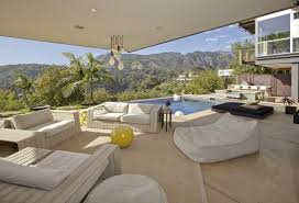 Justin Bieber Home Beverly Hills California Terrace With The View Hollywood Hills Homes Outdoor Seating Areas Hollywood Homes