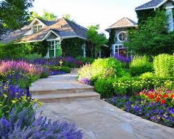 Pin By Erika Bowrin Gerlach On Landscape Ideas Traditional Landscape Home Landscaping Landscape Design