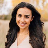 Sarah Lanning's Instagram, Twitter & Facebook