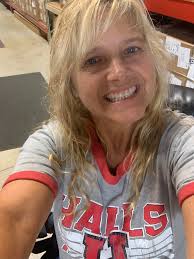 One man band plays at Cousin Vinnys in Chemmy tonight