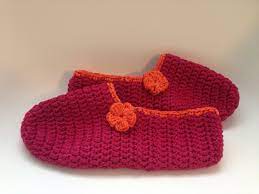 And while it still seems crazy to me that a slipper pattern went crazy on pinterest in the middle of summer… it did! Easy Beginner Crochet Slippers Itchin For Some Stitchin