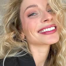 Sara Botton (@sarabottn) • Threads, Say more