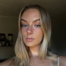 Grace Kruger's Instagram, Twitter & Facebook