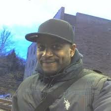 Robert Swanigan (@windycitybreeze)