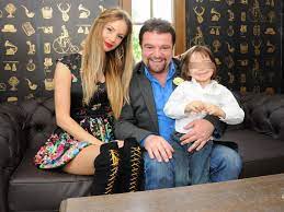 Imagini de la nunta lui andrei duban cu gratiela video antena 1. Andrei Si GraÅ£iela Duban Probleme In RelaÅ£ie Blonda A Rupt TÄƒcerea Tu Esti Foarte Rece Cu Mine Nici Partener Nu Mi Ai Fost