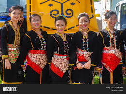Nurul menangis getaran nurul dalam sesi q a unduk ngadau kaamatan 2019. Penampang Sabah May 30 Image Photo Free Trial Bigstock