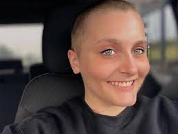 HELP 26-YEAR OLD BUFFALO WOMAN BATTLING BREAST CANCER 💔 "At just 25 years  old, my best friend Alyssa Derwin was diagnosed with breast cancer. She's  now 26, and still fighting with everything