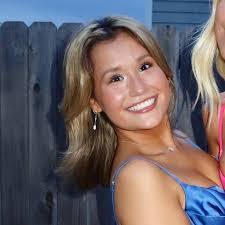 Amelia Crane's Instagram, Twitter & Facebook