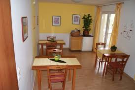 The rooms at rooms magdalena krk are equipped with satellite television, air conditioner and a work desk. Krk Appartements Magdalena Unterkunft Insel Krk Kroatien Aurea