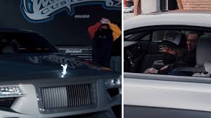 Justin beiber rolls royce सेडान के एक ऐसे मालिक हैं जिन्होंने इसे पूरी तरह से बदल कर तैरती हुई कार जैसा बना rolls royce एक ऐसा ब्रांड है जो दुनिया भर के कई मशहूर हस्तियों की पहली पसंद है। लेकिन यह अमीर और प्रसिद्ध संशोधन कार्य west coast customs द्वारा किया जाता है। justin bieber ने उनसे संपर्क किया जिन्होंने 103 ex. Justin Bieber Cries When He Sees Custom Futuristic Rolls Royce Wraith Newsbeezer