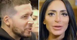 Vinny Guadagnino and Angelina Pivarnick Continue Their Love-Hate  Relationship in 'Jersey Shore: Family Vacation': “Is There a Smush Room?”